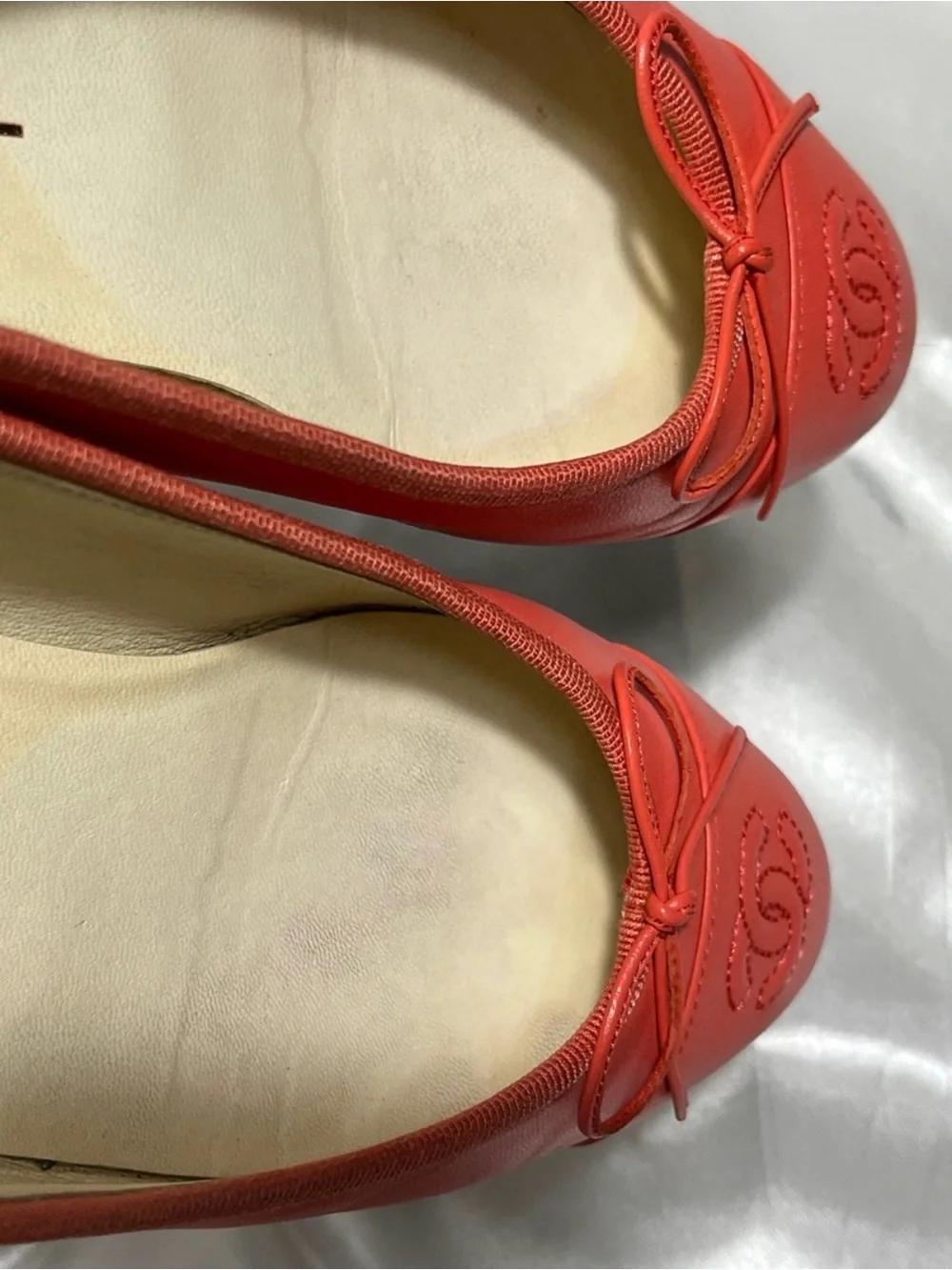 CHANEL Red Leather Ballet Flats with CC Motif and Bow 36